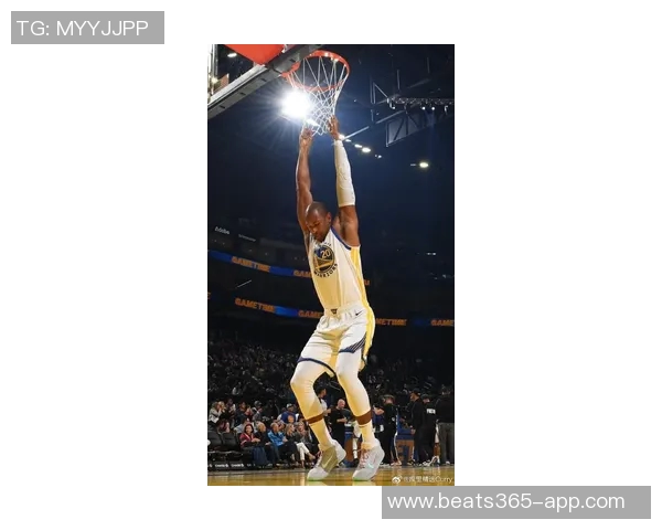 科尔赞霍福德防守智慧精准定位助球队稳固防线 科尔赞霍福德防守智慧精准定位助球队稳固防线